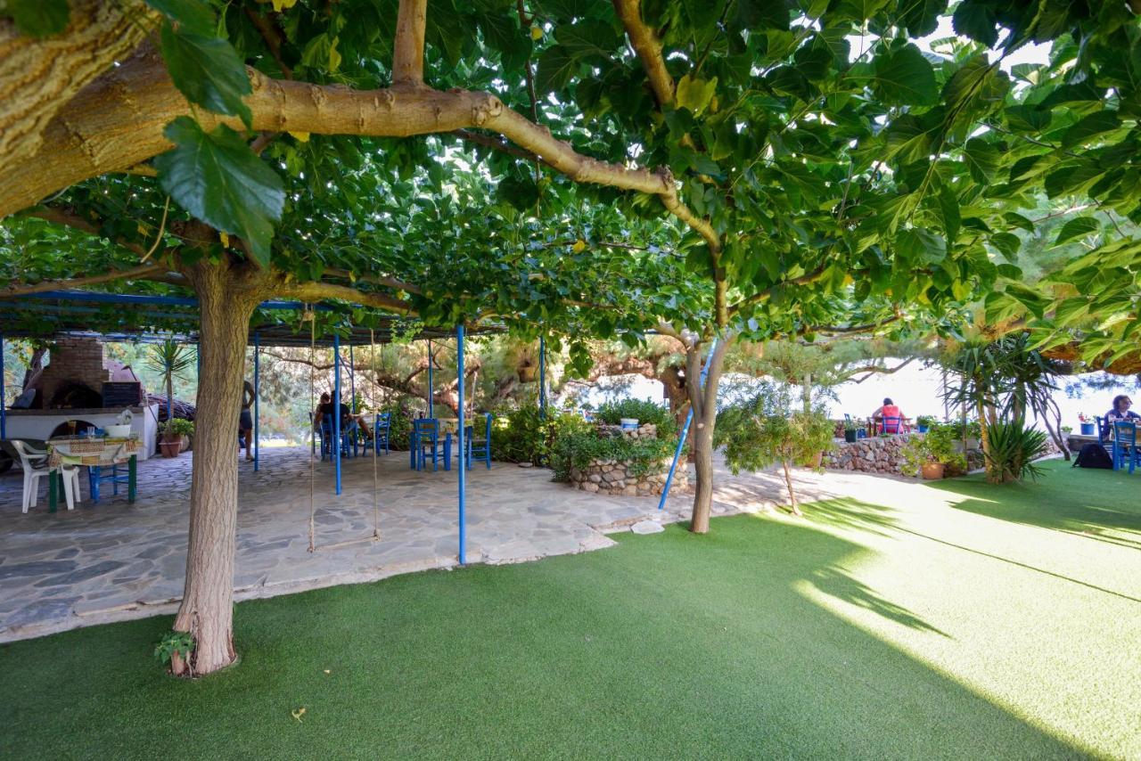 Taverna Akrogiali Lutró Exterior foto