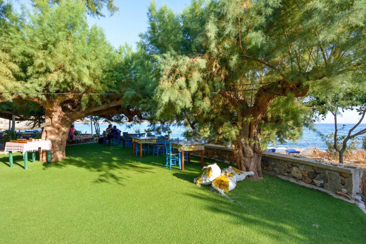 Taverna Akrogiali Lutró Exterior foto
