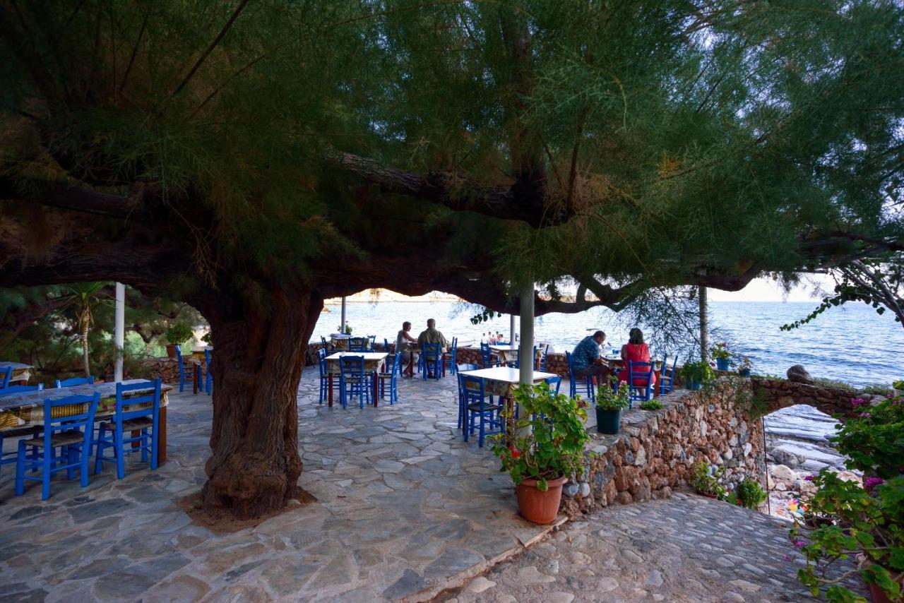 Taverna Akrogiali Lutró Exterior foto