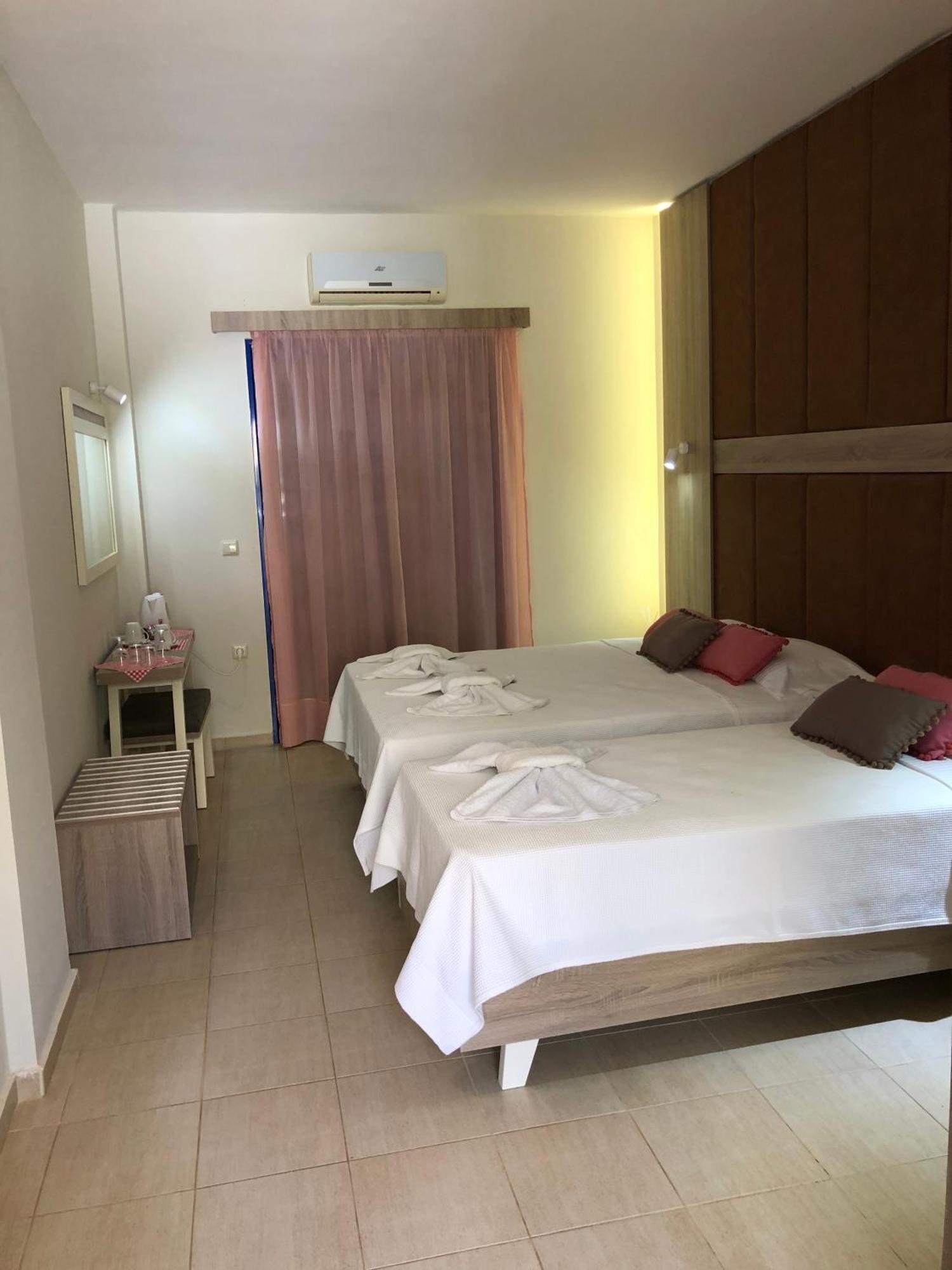 Taverna Akrogiali Lutró Quarto foto