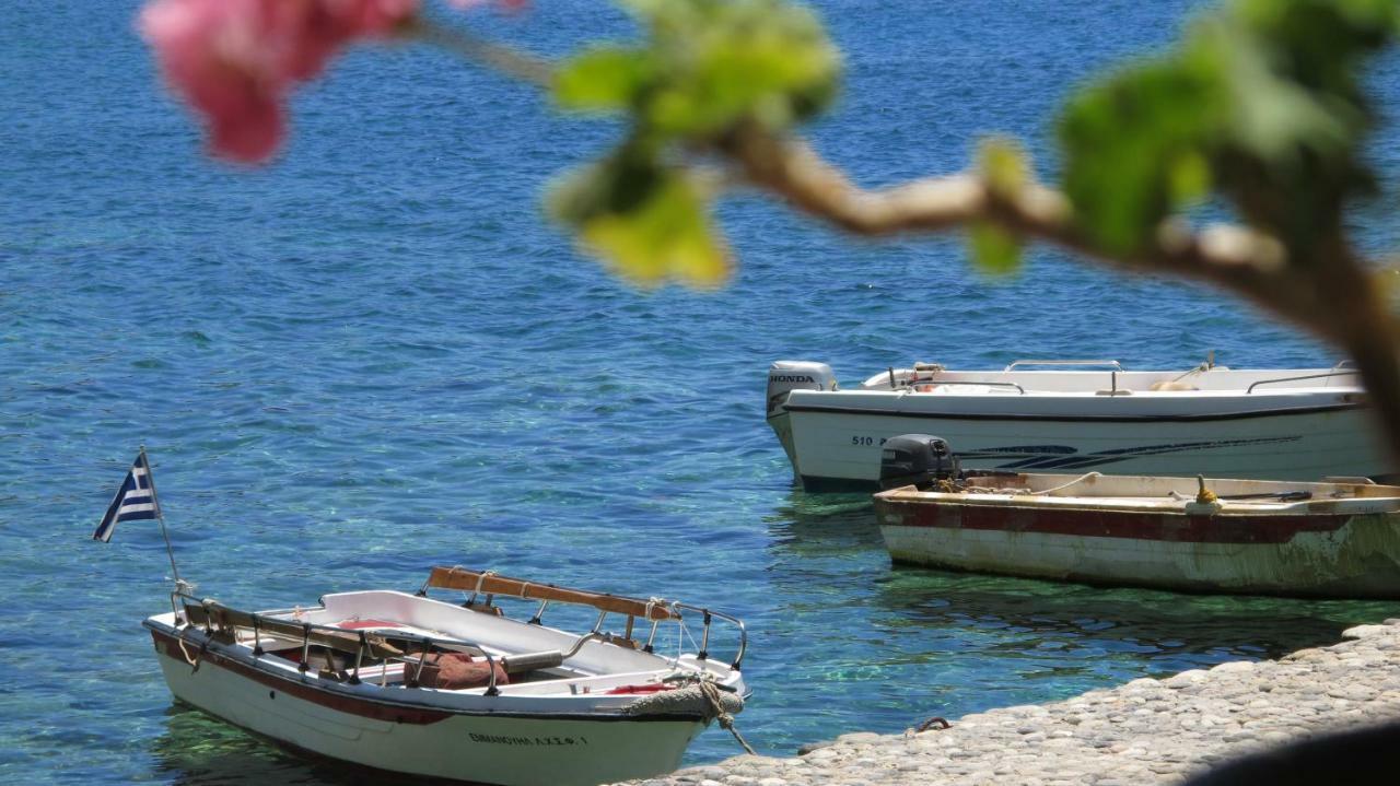 Taverna Akrogiali Lutró Exterior foto