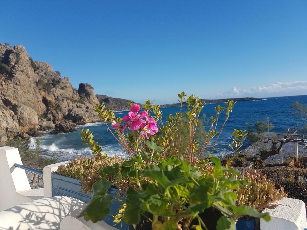 Taverna Akrogiali Lutró Exterior foto